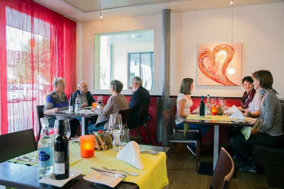 Schweizerische Küche und abwechslungsreiche Mittagsmenüs bietet unser Restaurant